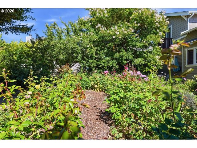 7043 Se CLINTON St, Portland, OR 97206