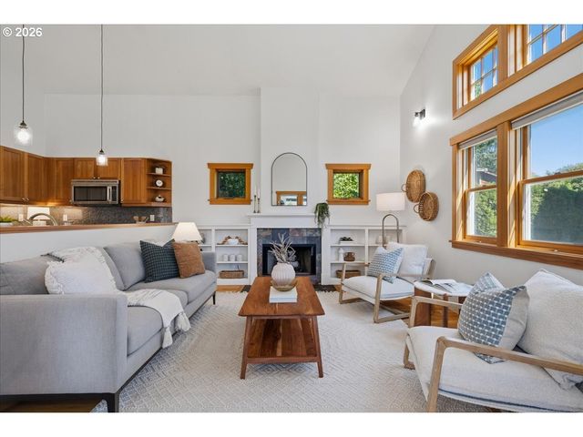 7043 Se CLINTON St, Portland, OR 97206