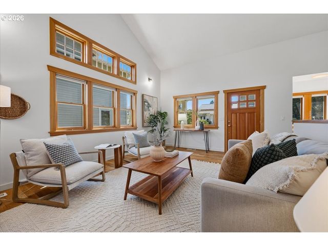 7043 Se CLINTON St, Portland, OR 97206