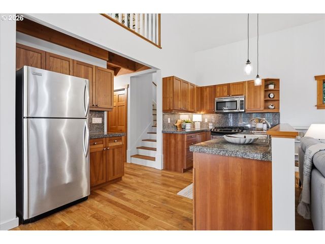 7043 Se CLINTON St, Portland, OR 97206
