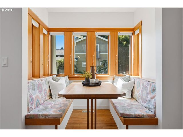 7043 Se CLINTON St, Portland, OR 97206