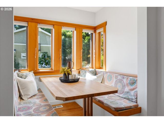 7043 Se CLINTON St, Portland, OR 97206