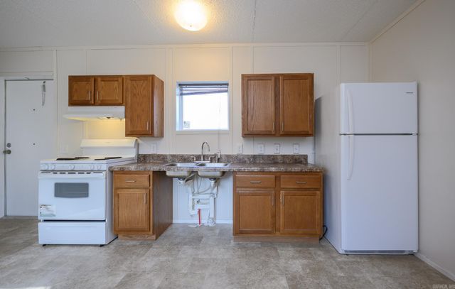 145 W Polk Road 76, Mena, AR 71953