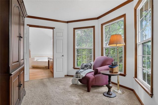 8442 Lakeview Avenue, Lenexa, KS 66219