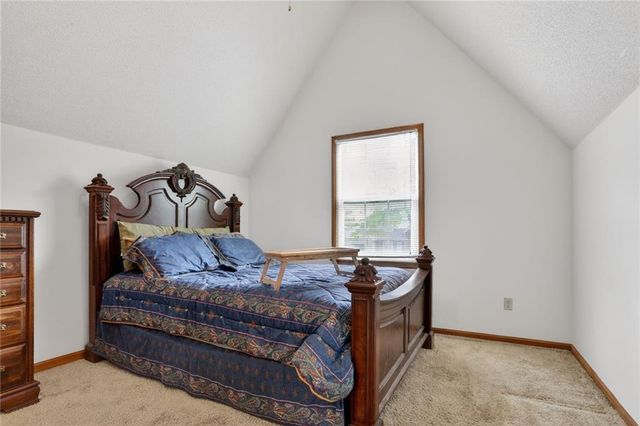 8442 Lakeview Avenue, Lenexa, KS 66219