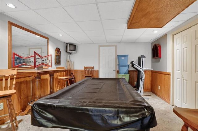 8442 Lakeview Avenue, Lenexa, KS 66219