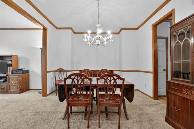 8442 Lakeview Avenue, Lenexa, KS 66219