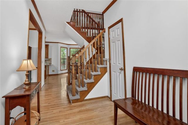 8442 Lakeview Avenue, Lenexa, KS 66219