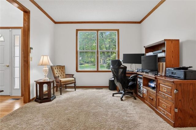 8442 Lakeview Avenue, Lenexa, KS 66219