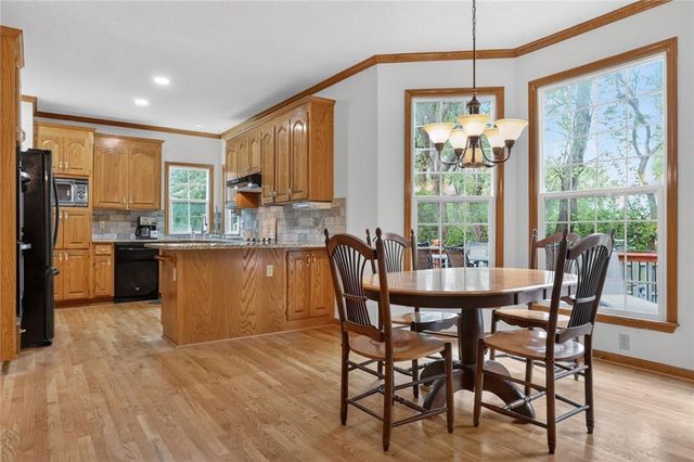 8442 Lakeview Avenue, Lenexa, KS 66219