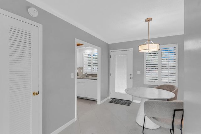 139 Sunrise Avenue 103, Palm Beach, FL 33480