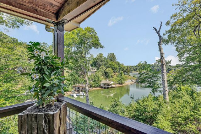 95 Watersong CIR, Union Hall, VA 24176