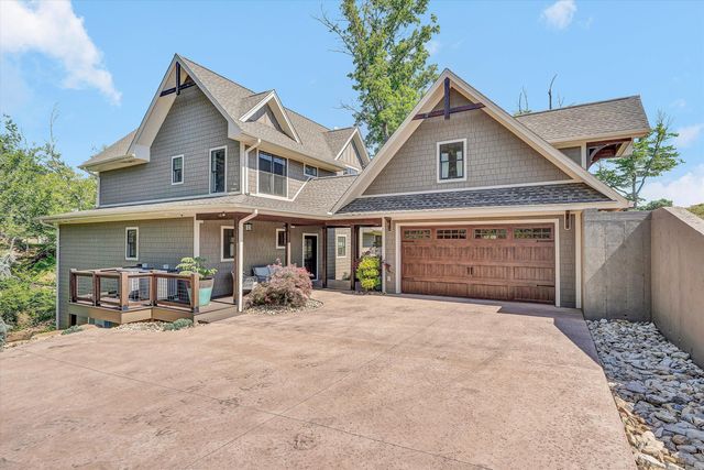 95 Watersong CIR, Union Hall, VA 24176