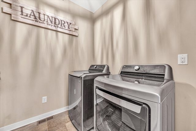 95 Watersong CIR, Union Hall, VA 24176