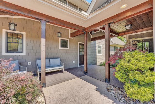 95 Watersong CIR, Union Hall, VA 24176