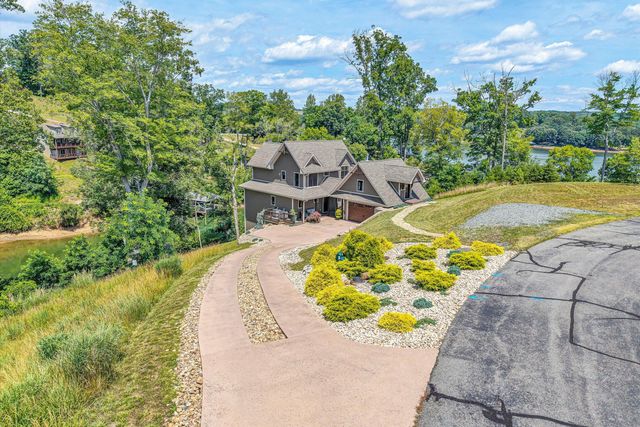 95 Watersong CIR, Union Hall, VA 24176