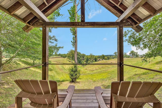 95 Watersong CIR, Union Hall, VA 24176