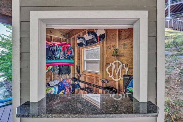 95 Watersong CIR, Union Hall, VA 24176