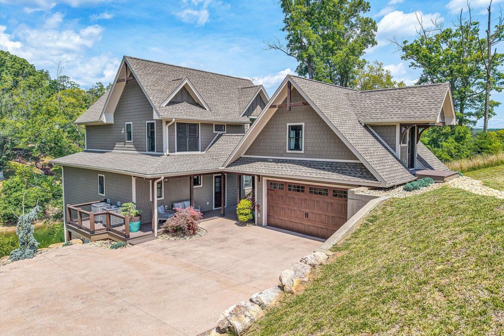 95 Watersong CIR, Union Hall, VA 24176