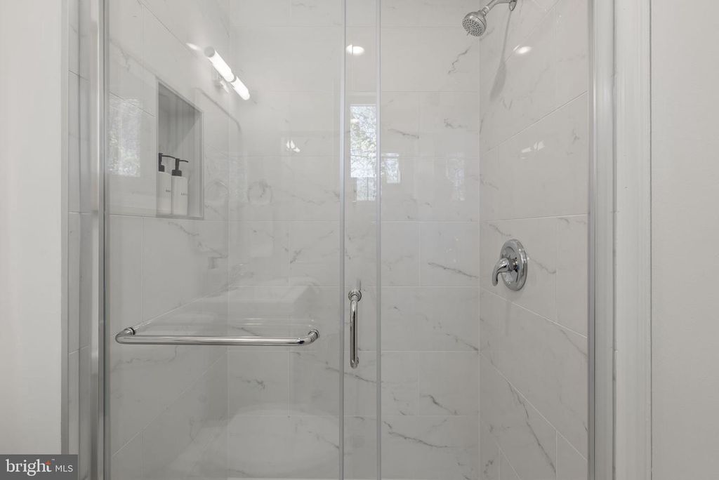 Image 12 of property listing at 12500 PARKTON ST, Fort Washington, MD 20744