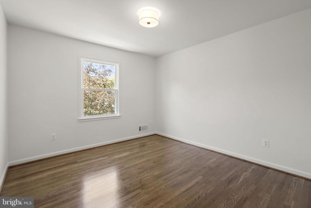 Image 13 of property listing at 12500 PARKTON ST, Fort Washington, MD 20744