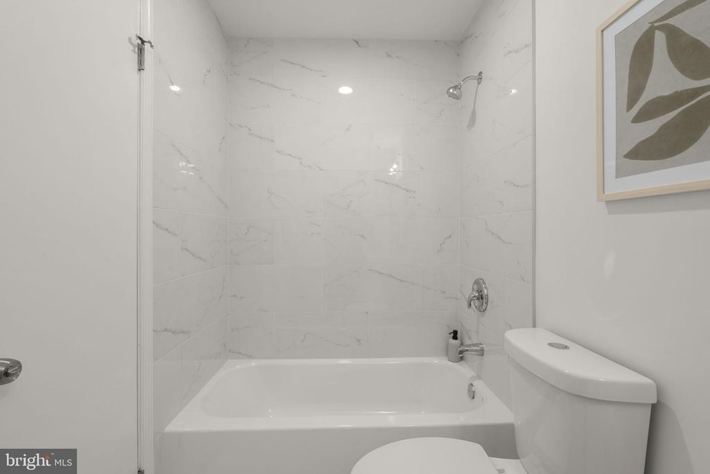 Image 17 of property listing at 12500 PARKTON ST, Fort Washington, MD 20744