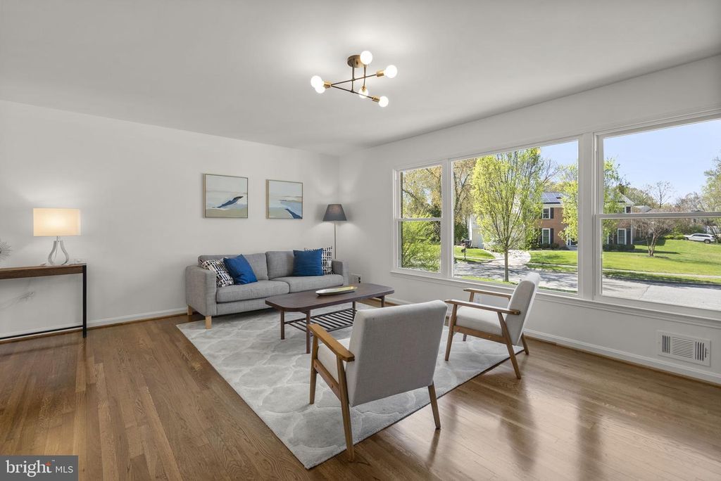 Image 2 of property listing at 12500 PARKTON ST, Fort Washington, MD 20744