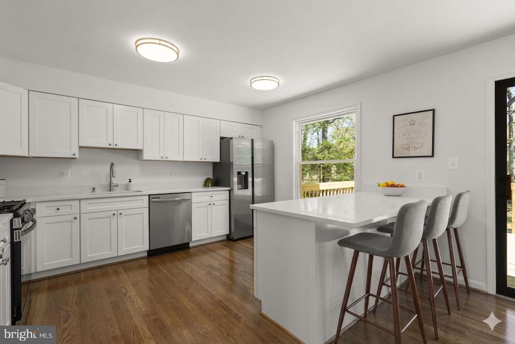 Image 3 of property listing at 12500 PARKTON ST, Fort Washington, MD 20744