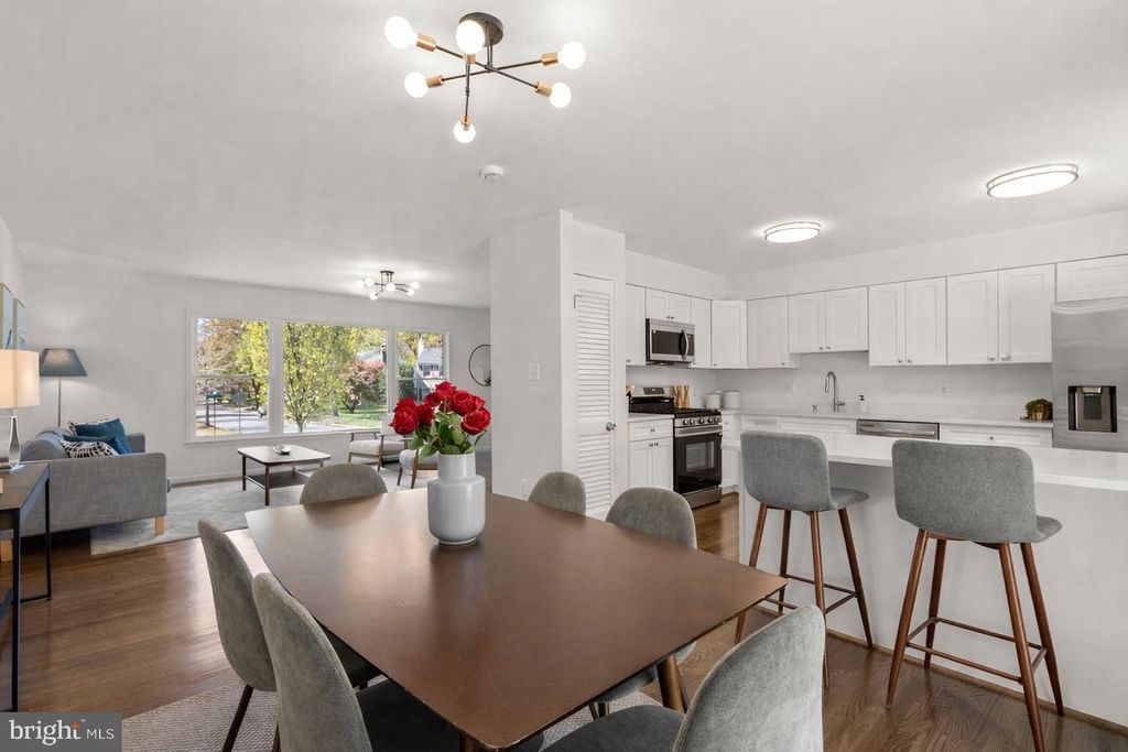 Image 4 of property listing at 12500 PARKTON ST, Fort Washington, MD 20744