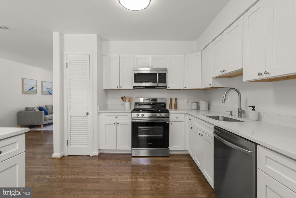 Image 5 of property listing at 12500 PARKTON ST, Fort Washington, MD 20744