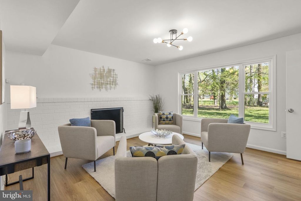 Image 6 of property listing at 12500 PARKTON ST, Fort Washington, MD 20744