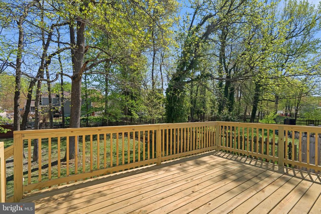 Image 7 of property listing at 12500 PARKTON ST, Fort Washington, MD 20744