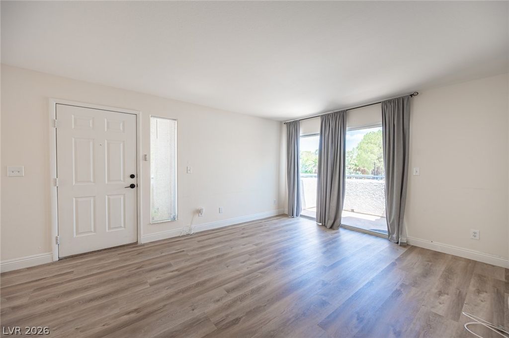 Image 10 of property listing at 3065 Casey Drive 204, Las Vegas, NV 89120
