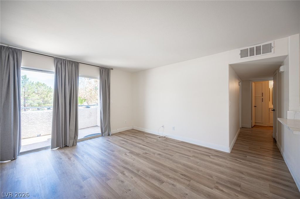 Image 11 of property listing at 3065 Casey Drive 204, Las Vegas, NV 89120