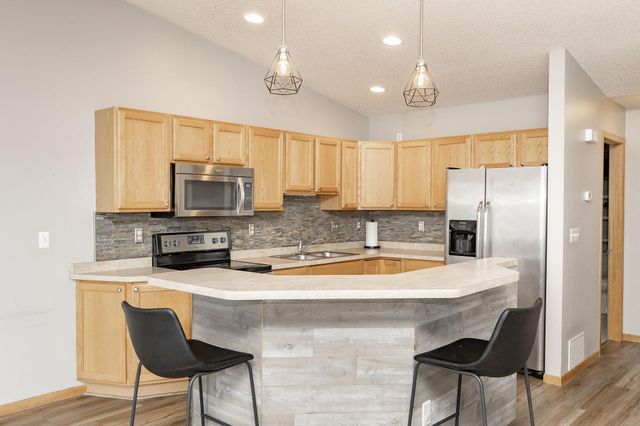 955 42nd Avenue W, West Fargo, ND 58078