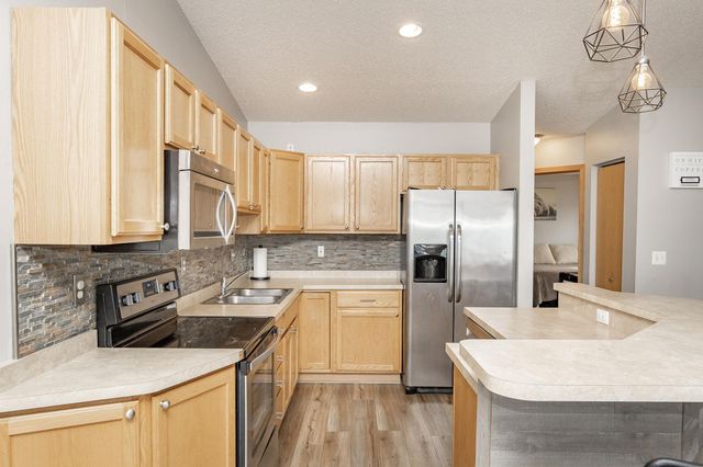 955 42nd Avenue W, West Fargo, ND 58078