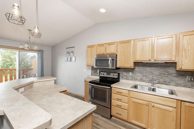 955 42nd Avenue W, West Fargo, ND 58078
