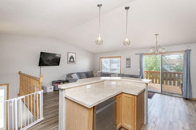 955 42nd Avenue W, West Fargo, ND 58078