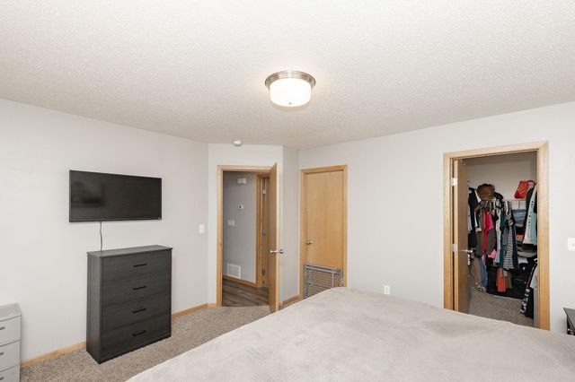 955 42nd Avenue W, West Fargo, ND 58078