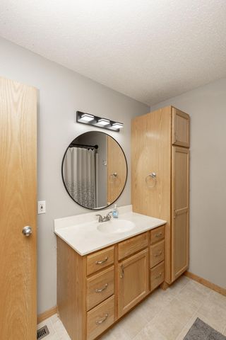 955 42nd Avenue W, West Fargo, ND 58078
