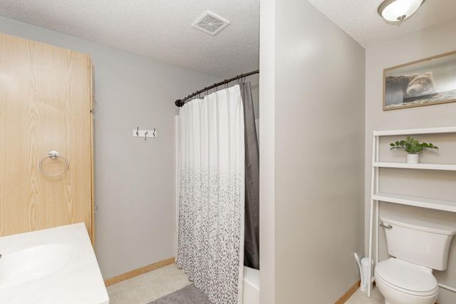 955 42nd Avenue W, West Fargo, ND 58078