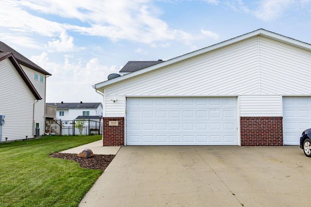 955 42nd Avenue W, West Fargo, ND 58078