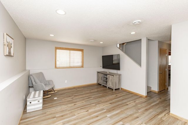 955 42nd Avenue W, West Fargo, ND 58078