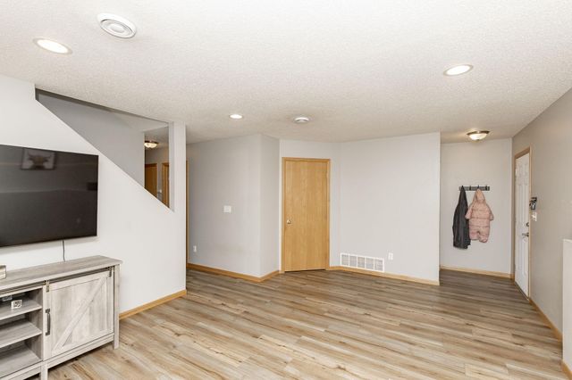955 42nd Avenue W, West Fargo, ND 58078