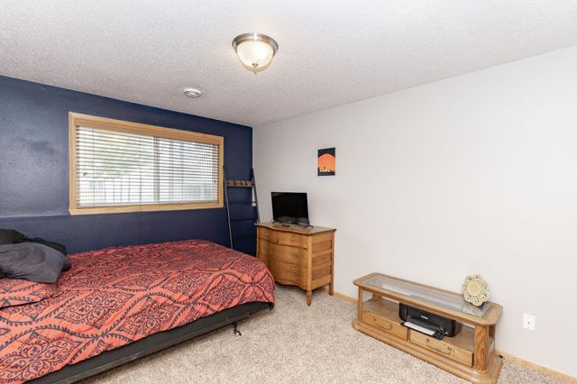 955 42nd Avenue W, West Fargo, ND 58078