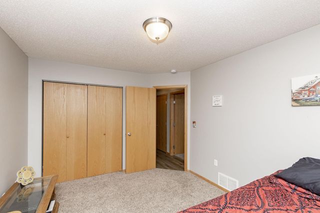 955 42nd Avenue W, West Fargo, ND 58078