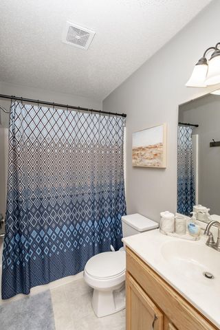 955 42nd Avenue W, West Fargo, ND 58078