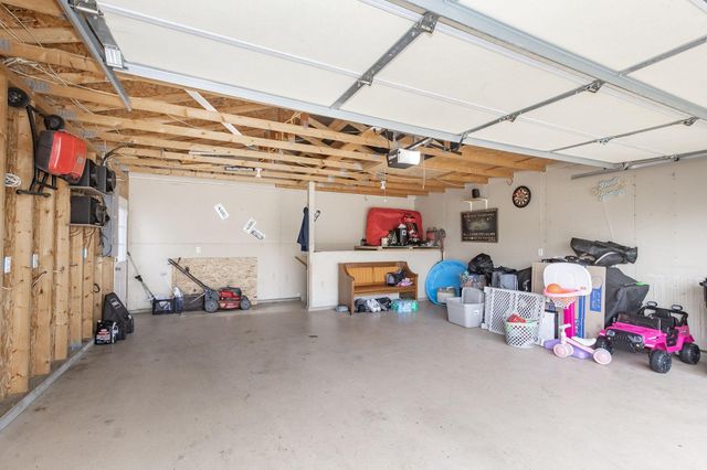 955 42nd Avenue W, West Fargo, ND 58078