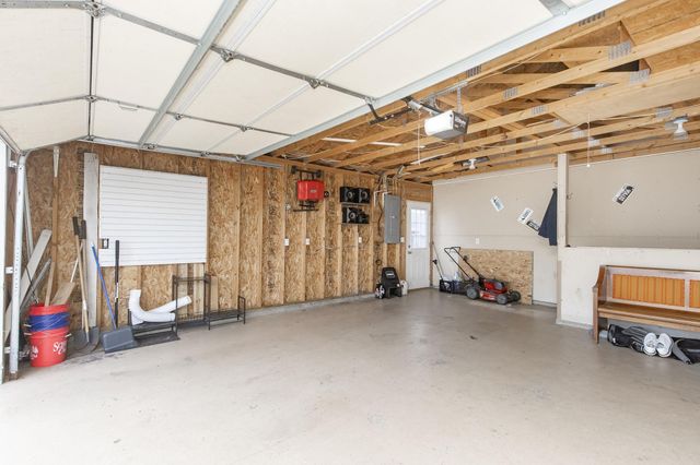 955 42nd Avenue W, West Fargo, ND 58078