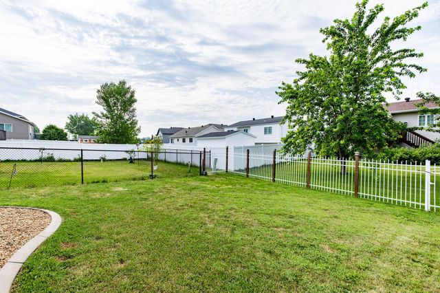 955 42nd Avenue W, West Fargo, ND 58078